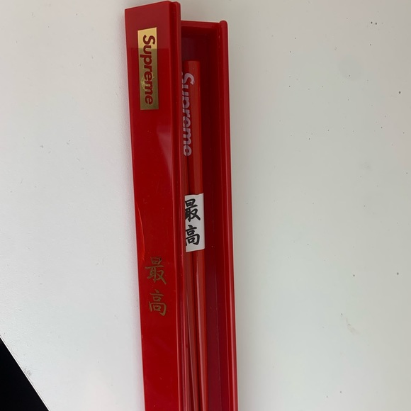Supreme Chopsticks Set Red - Picture 5 of 5